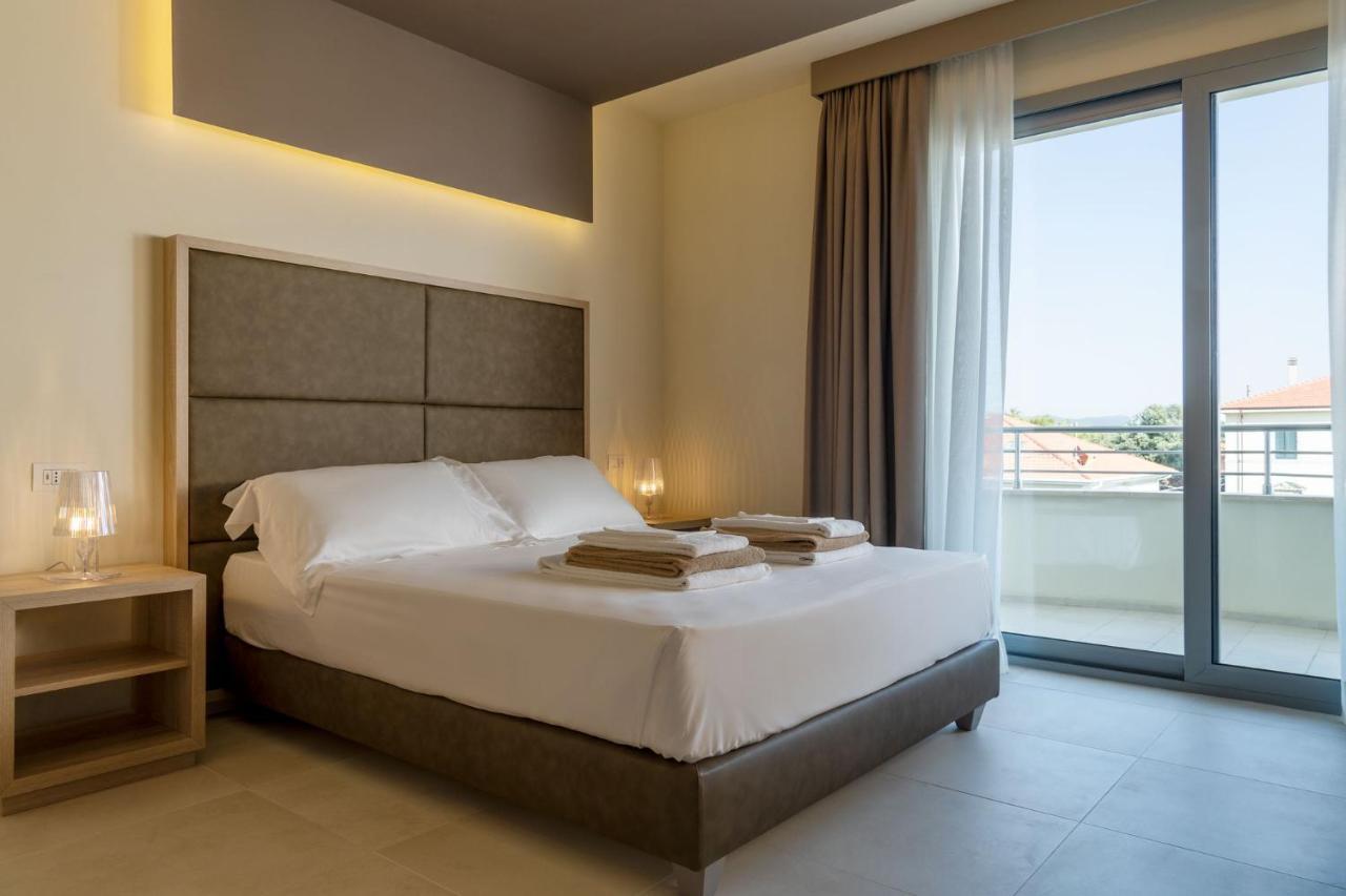 Palace Lido Hotel & Suites Marina di Cecina Kültér fotó