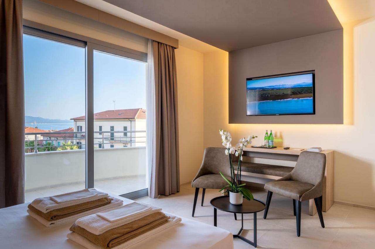Palace Lido Hotel & Suites Marina di Cecina Kültér fotó