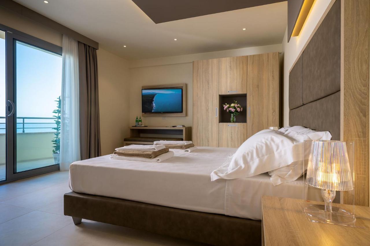 Palace Lido Hotel & Suites Marina di Cecina Kültér fotó