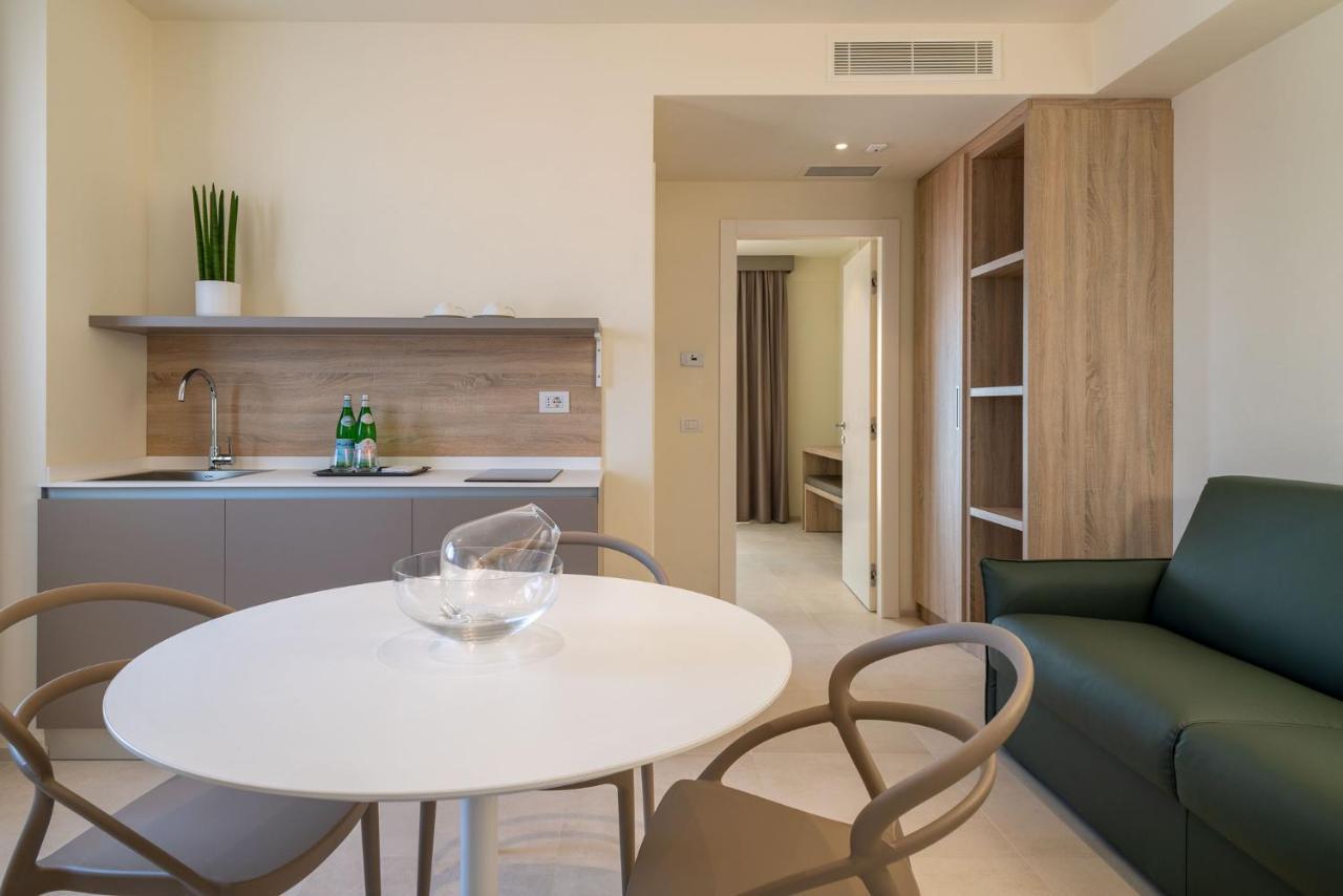 Palace Lido Hotel & Suites Marina di Cecina Kültér fotó