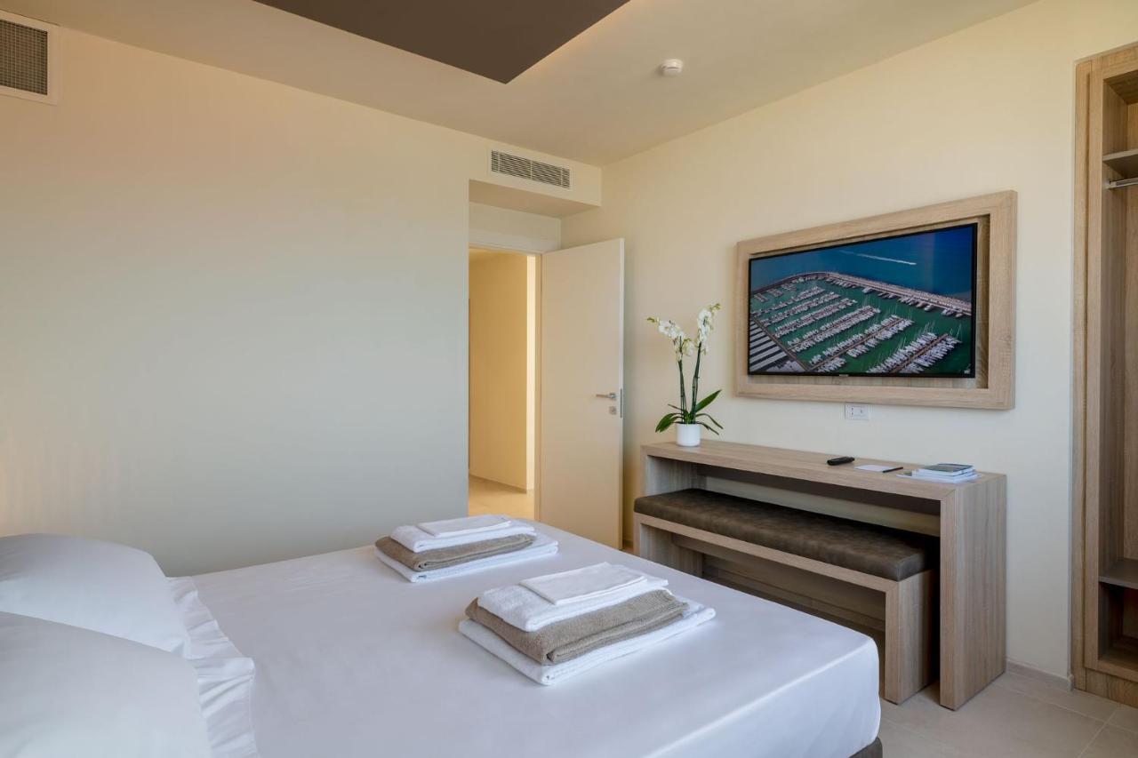 Palace Lido Hotel & Suites Marina di Cecina Kültér fotó